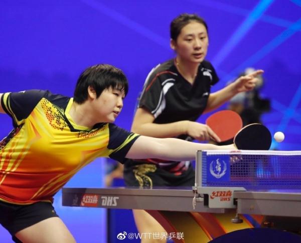 两队在场上 两队在场上